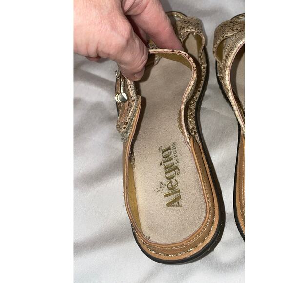 Alegria Lara Posh Gold Wedge Sandals - Size 38 - Very Little Wear‎ - Picture 9 of 12